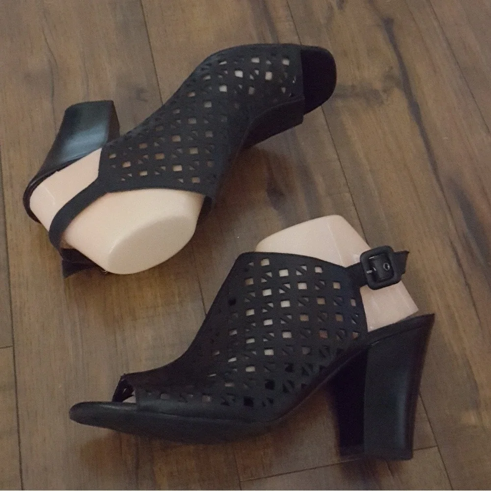 Franco Sarto Black Leather Laser Cut Slingback Block Heel Sandals Open‎ Toe